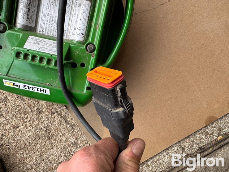 2023-john-deere-7000-image-8