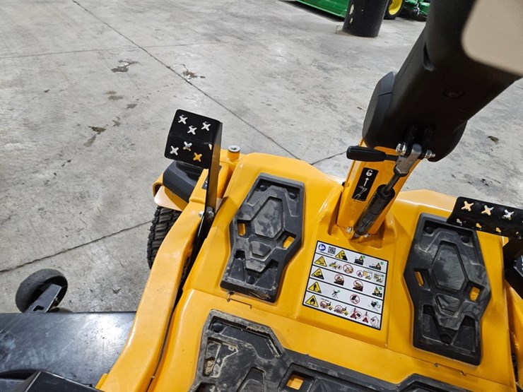 #699-•-2024-cub-cadet-ultima-zts2-zero-turn-mower-image-20