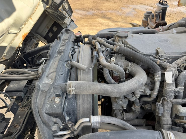 2018-isuzu-nrr-image-49