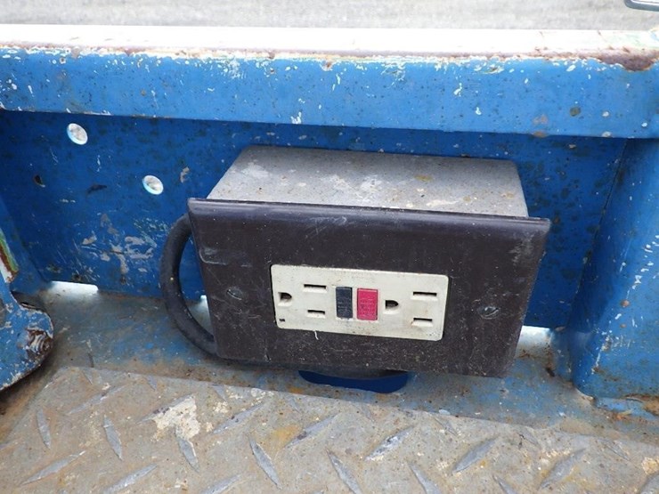 2008-genie-gs-3268-scissor-lift-image-23