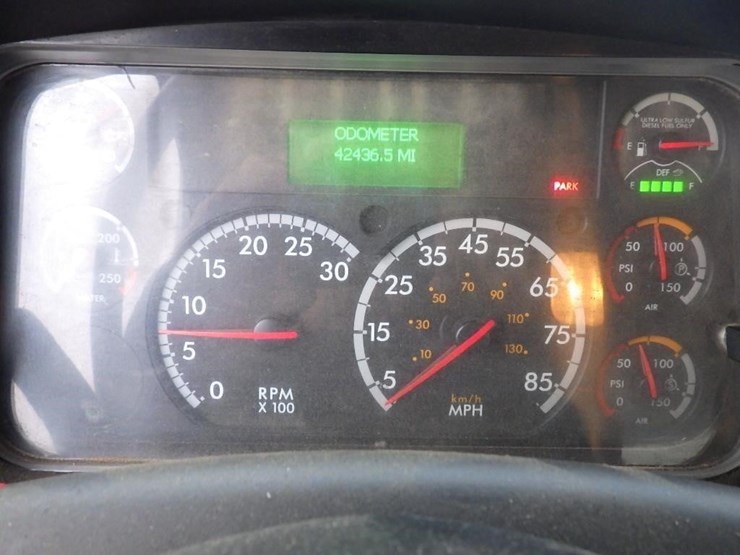 2016-freightliner-m2-15'-t/a-water-truck-image-33