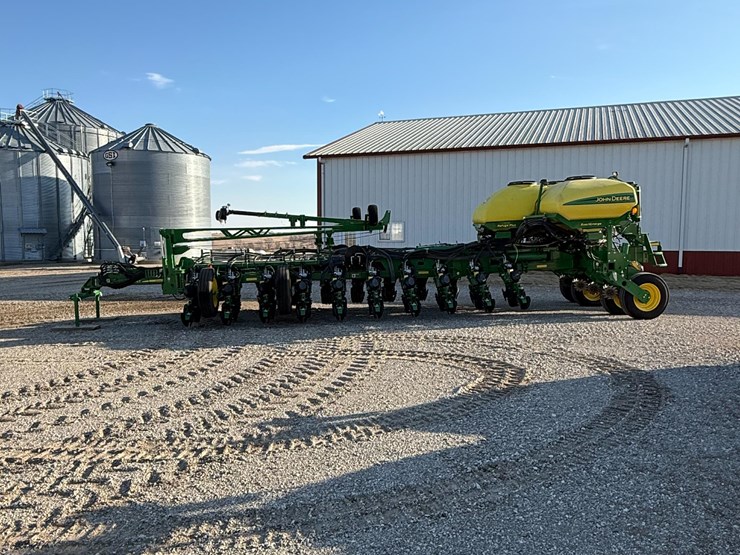 2021-john-deere-1775nt-image-8