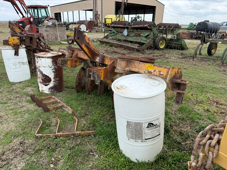 #41848-•-levee-plow-image-1