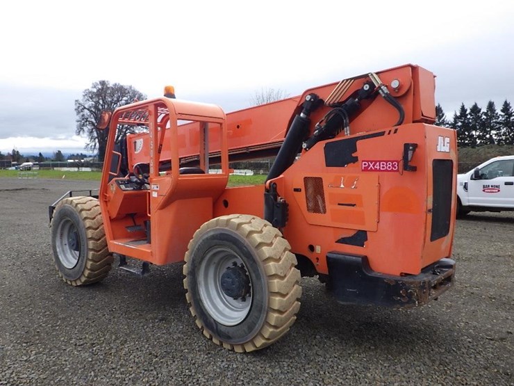 2015-jlg-8042-image-7