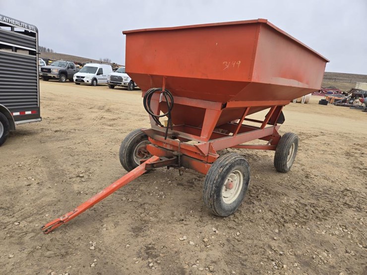 #72-•-fertilizer-auger-wagon-on-gear-image-2
