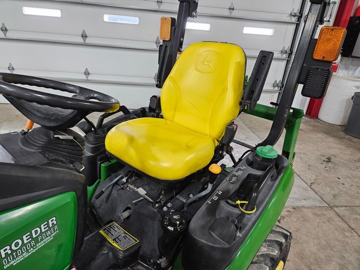 2018-john-deere-1025r-image-33