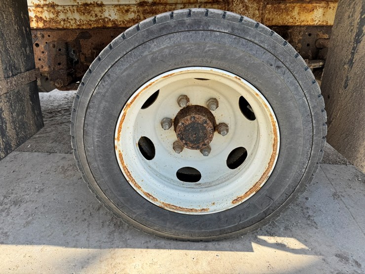 2018-isuzu-nrr-image-62