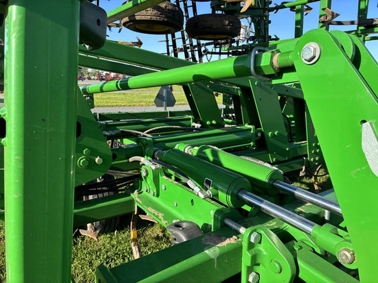 2014-john-deere-2210-image-70