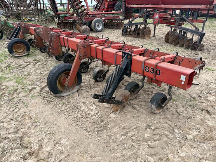 case-ih-1830-image-1