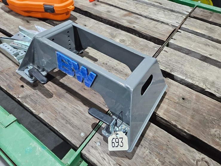 #693-•-b&w-companion-gm-5th-wheel-mount-image-3