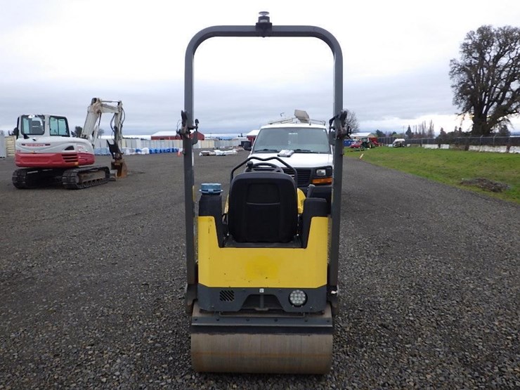 wacker-neuson-d-12-tandem-vibratory-roller-image-6
