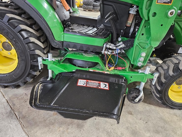 2024-john-deere-1025r-image-14