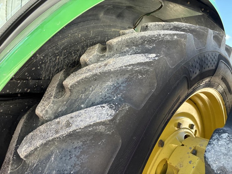 2013-john-deere-8360r-image-55