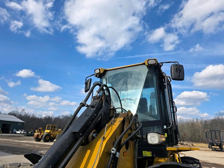 2011-caterpillar-924h-image-37