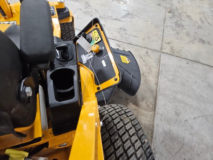 #699-•-2024-cub-cadet-ultima-zts2-zero-turn-mower-image-17
