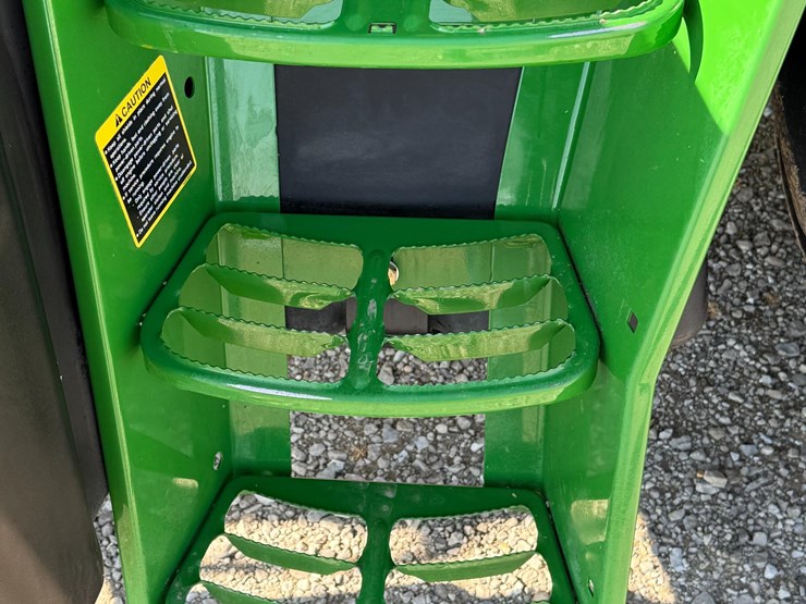 2015-john-deere-6125m-image-15