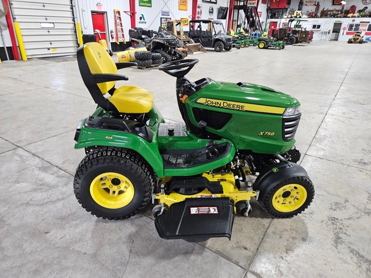 2020-john-deere-x758-image-6
