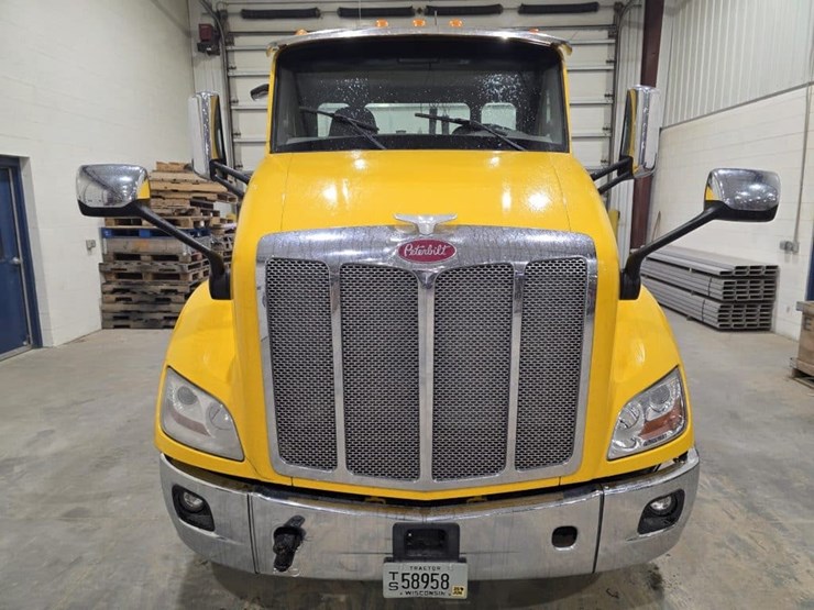 2017-peterbilt-579-image-8