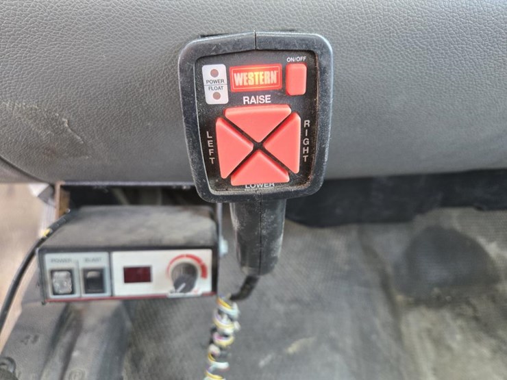 2013-chevrolet-k2500-image-17