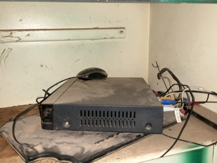 #221-•-cabinet-and-cameras-w/-monitor.-image-10