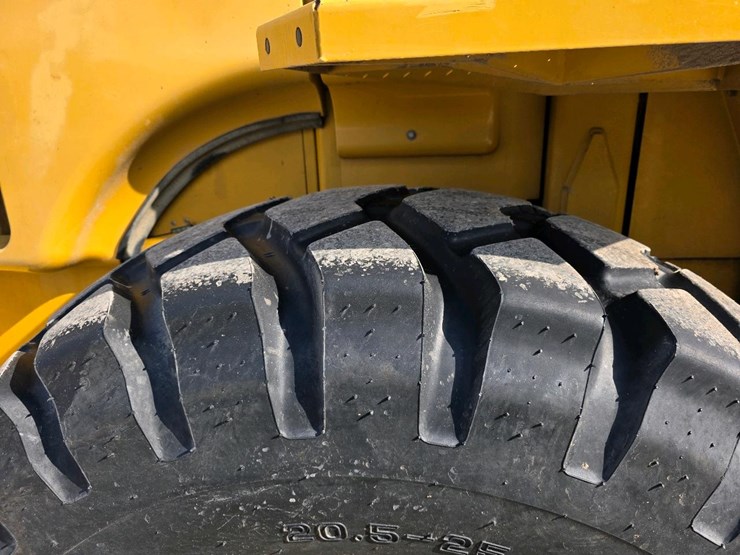 2011-caterpillar-924h-image-45