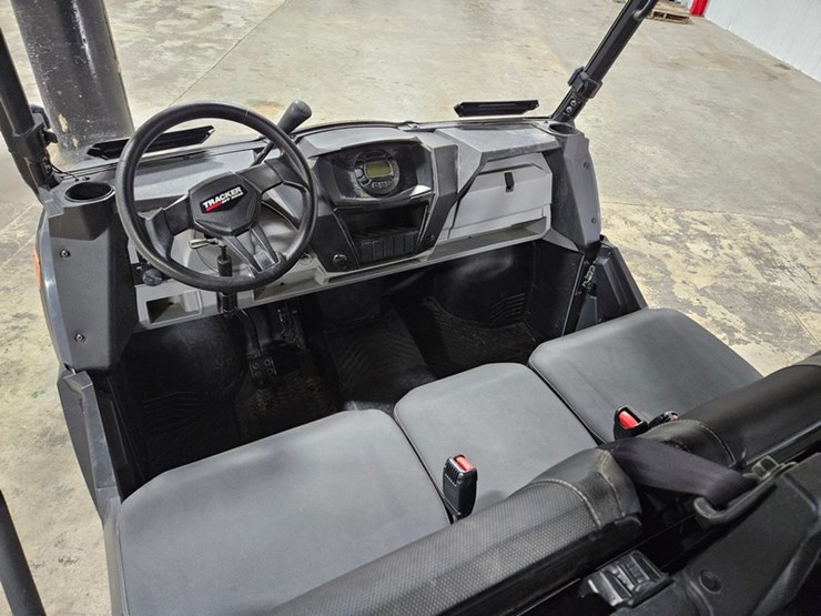 2019-john-deere-gator-image-23