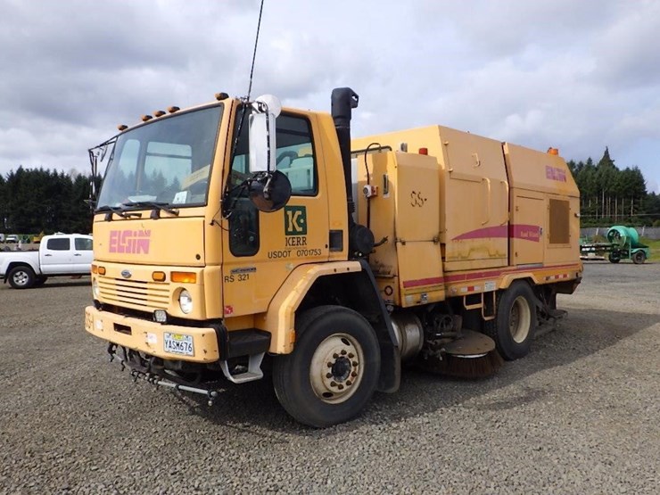 2005-elgin-sc-8000-s/a-street-sweeper-image-1