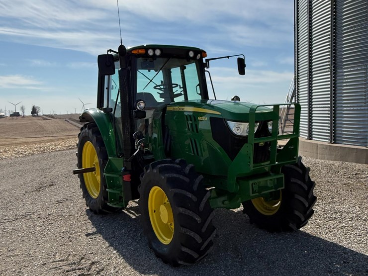2015-john-deere-6125m-image-3