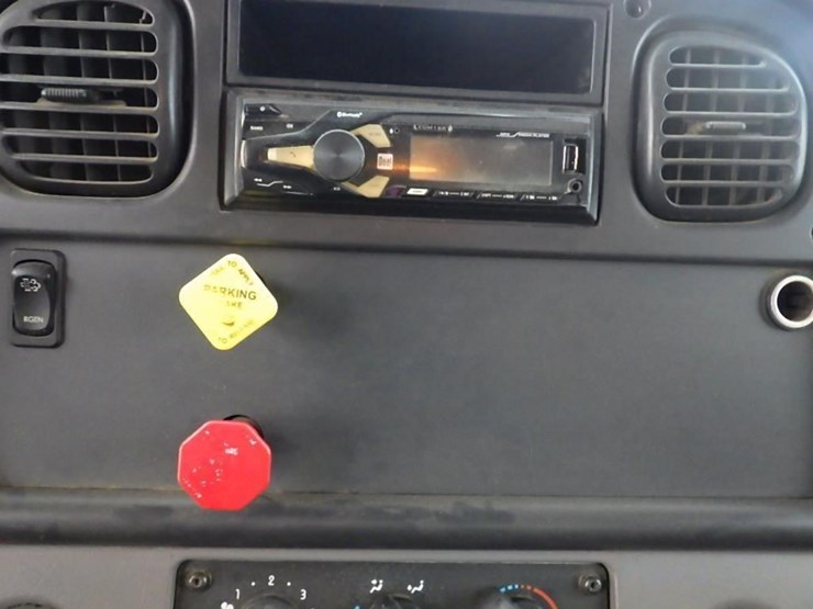 2016-freightliner-m2-15'-t/a-water-truck-image-38