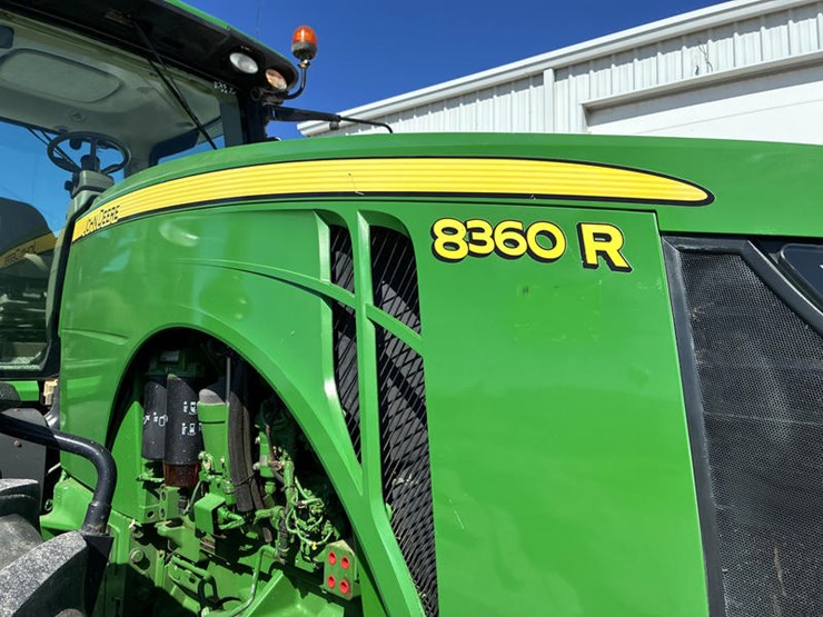 2013-john-deere-8360r-image-18