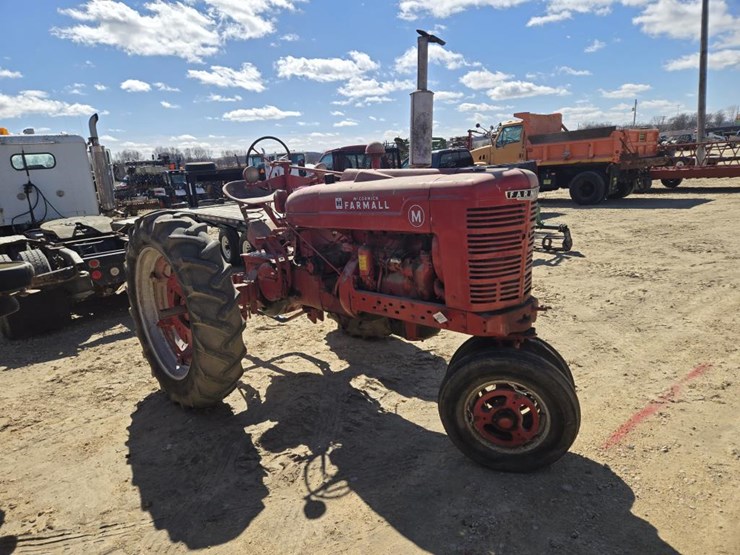 #223-•-farmall-m-tractor-image-3