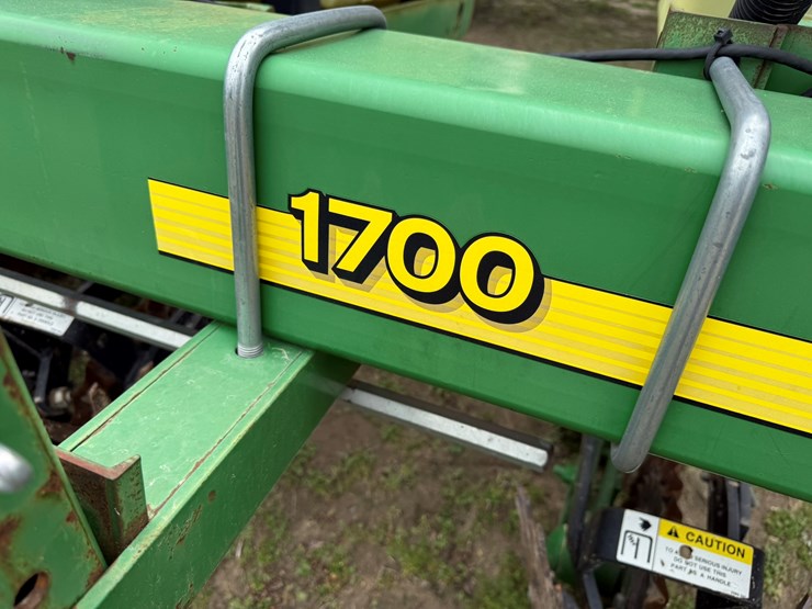 john-deere-1700-image-28