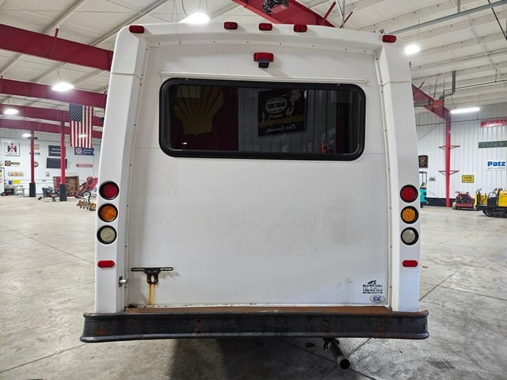 2012-ford-e350-image-4