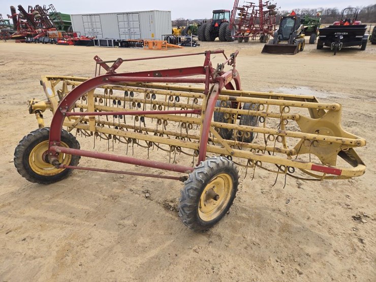 new-holland-258-image-8