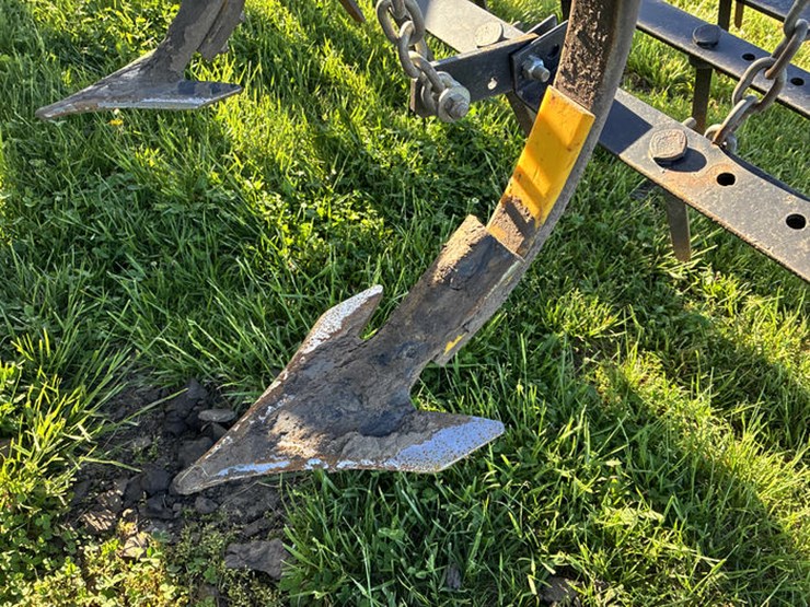 2014-john-deere-2210-image-52