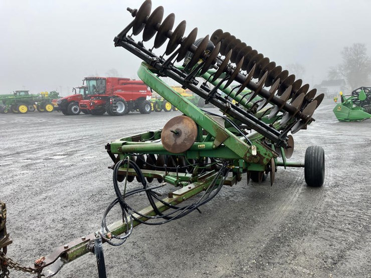 john-deere-235-image-2