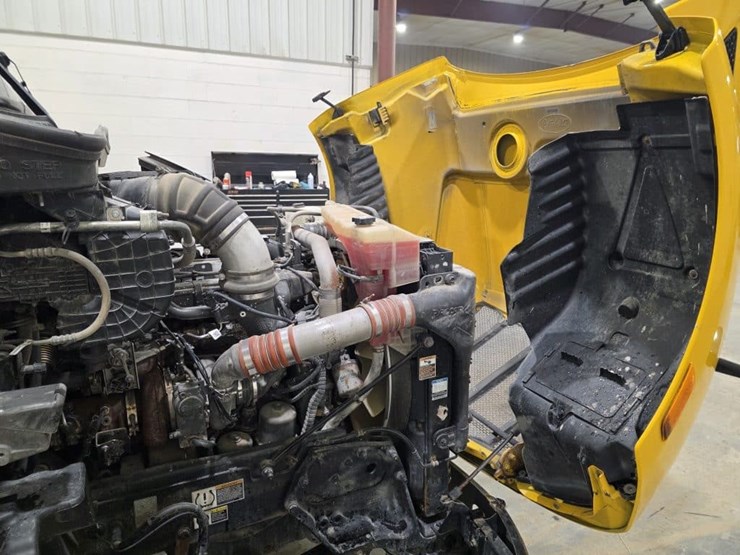 2017-peterbilt-579-image-37