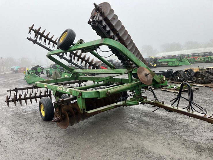 john-deere-235-image-1