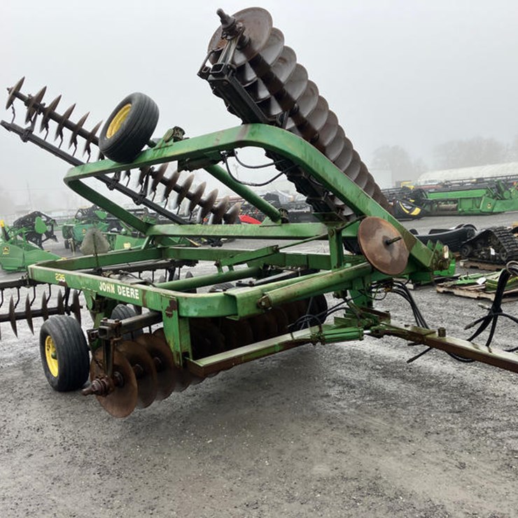 JOHN DEERE 235