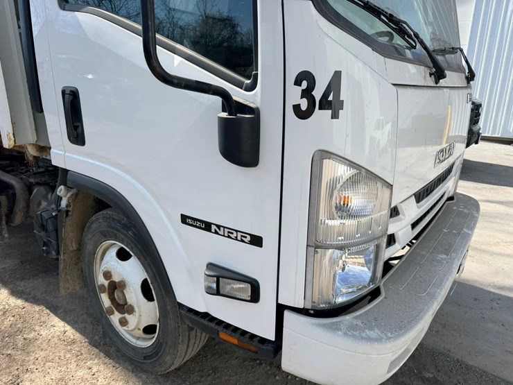 2018-isuzu-nrr-image-14