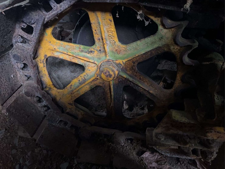 caterpillar-fifteen-image-36