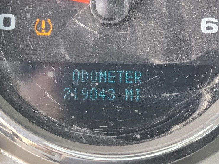 2013-chevrolet-k2500-image-15