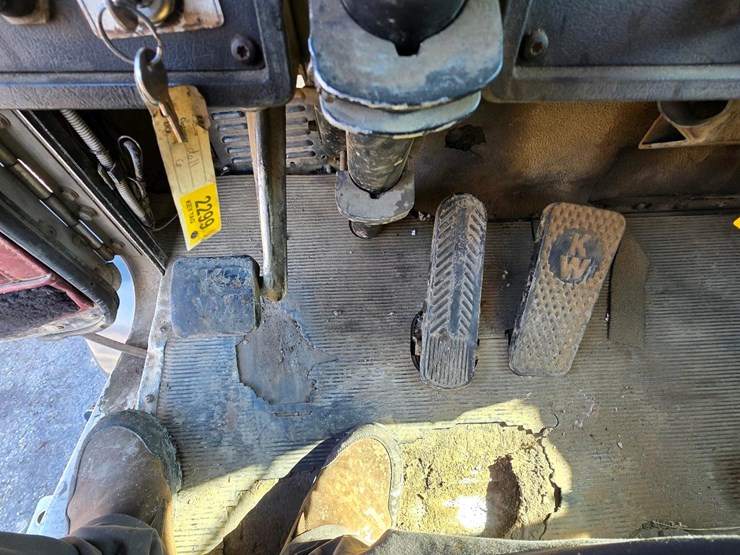 1993-kenworth-t800b-image-33