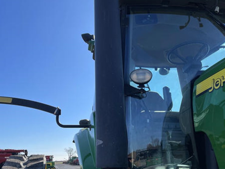 2002-john-deere-8520t-image-25