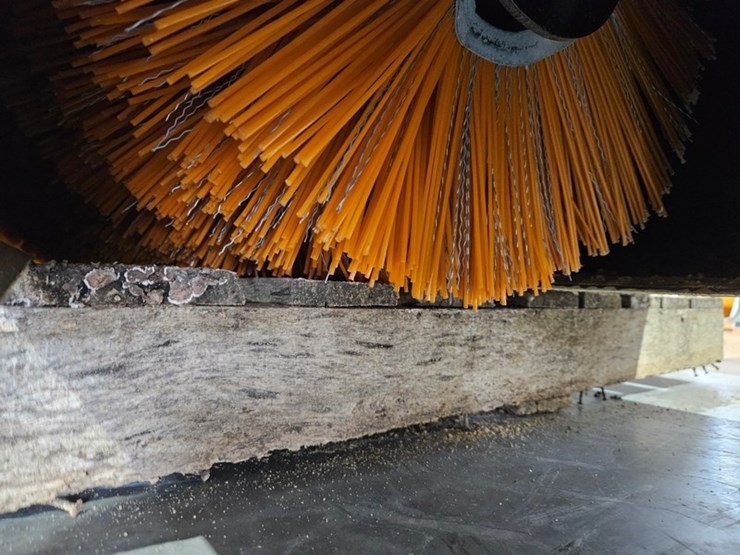 #657-•-2026-giyi-72"-box-broom-image-11