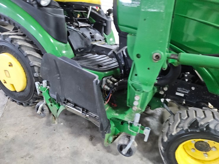 2018-john-deere-1025r-image-14