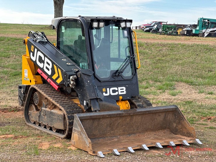 2023-jcb-2ts-7t-image-1