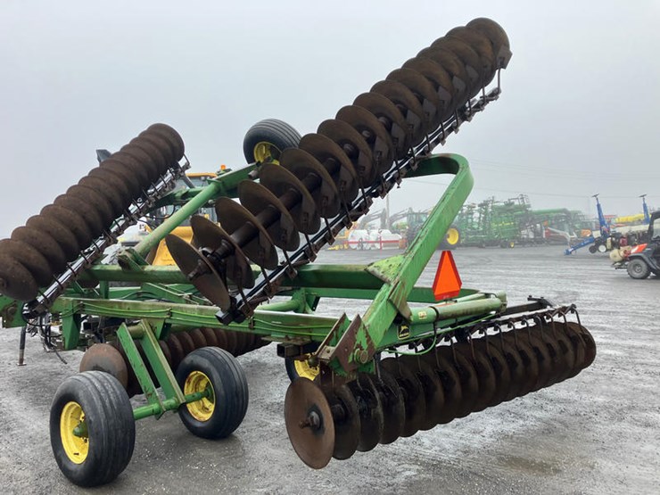 john-deere-235-image-6