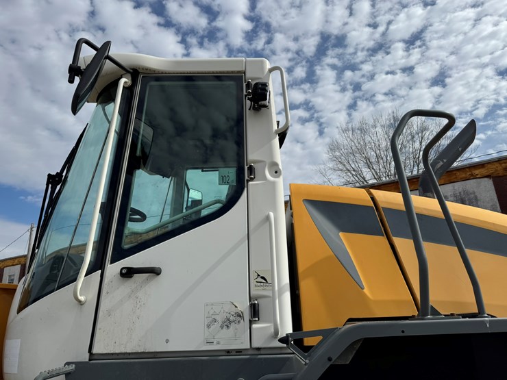#3277-•-2016-liebherr-542-wheel-loader-w/-plow-and-chains-image-11