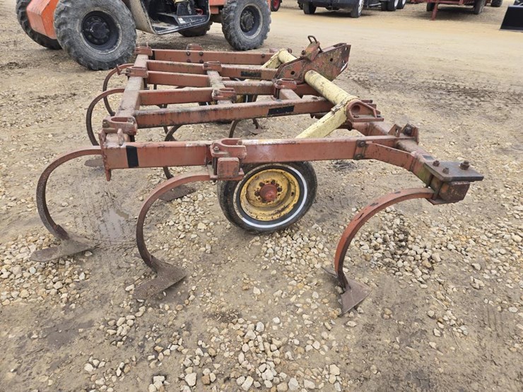 #76-•-krause-3pt-chisel-plow-image-5